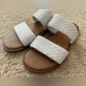 Aldo Jereciaa White leather sandal-  2 straps in woven leather Size 6.5